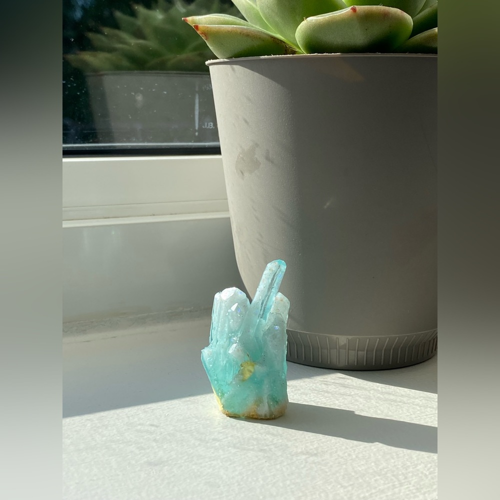House decoration ~ Frozen light blue crystal cluster with gold flakes 💙🤍